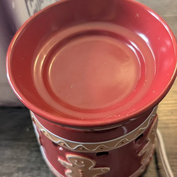 Retired Scentsy Gingerbread Full Size Warmer - Picture 4 of 7